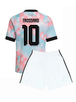 Belgien Leandro Trossard #10 Replika Borta Kläder Barn VM 2026 Kortärmad (+ byxor)